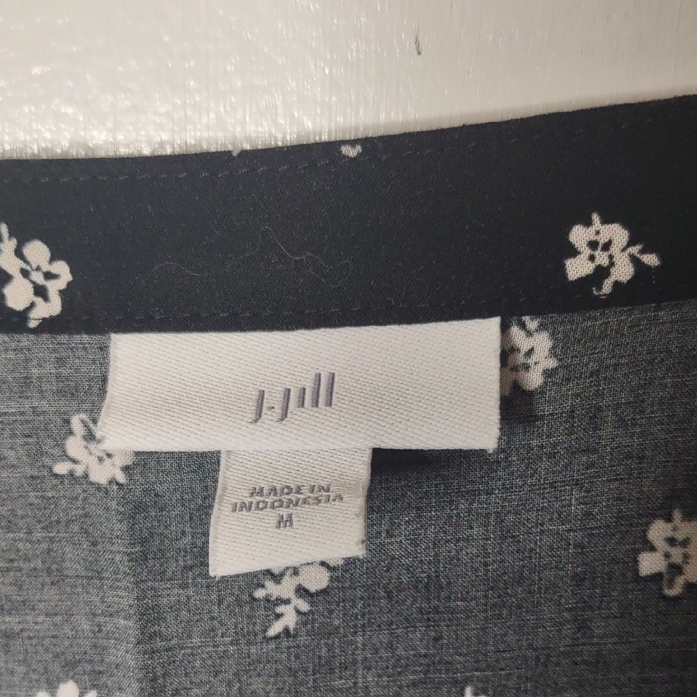 J Jill Black and White Embroidered Women's Top Medium 100% Rayon - Picture 2 of 8